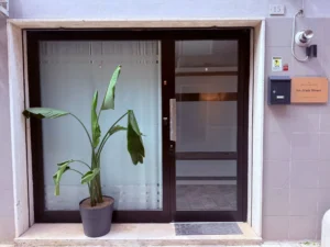 Esterno dello Studio — ingresso al civico 15